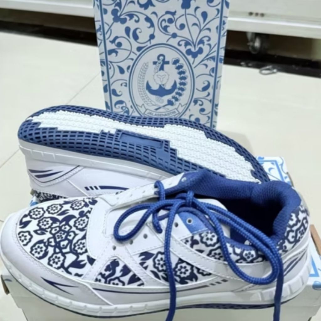 SEPATU OLAHRAGA JALASENASTRI/ YALASENASTRI, SEPATU OLAHRAGA YALA