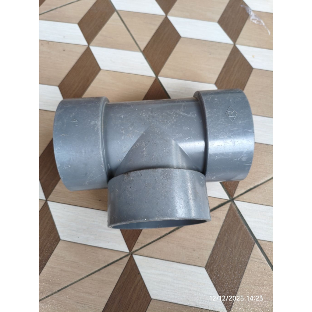 sambungan pipa tee pvc 4 in inchi rucika