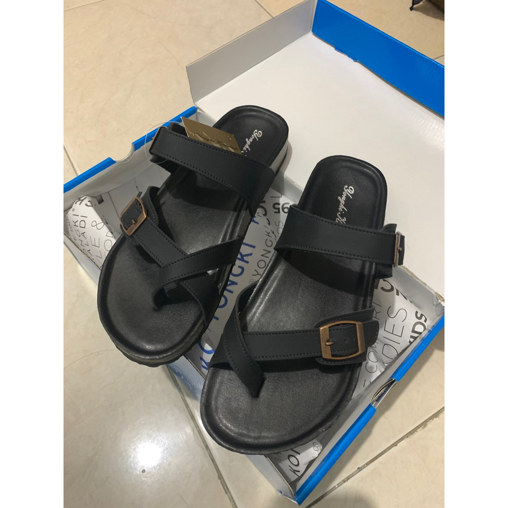 SANDAL YONGKI KOMALADI