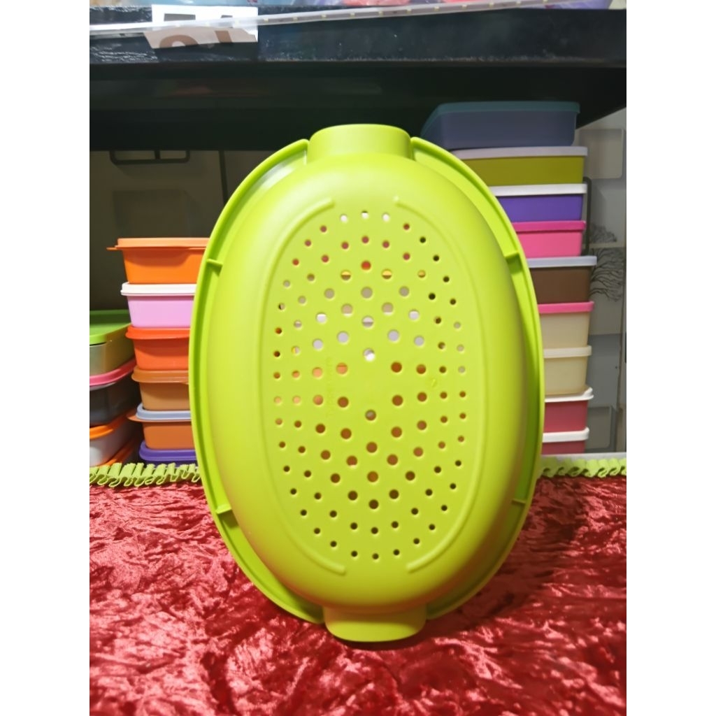 second saringan Tupperware Blossom Oval Server berwarna hijau limau ukuran : 1,8 liter  j