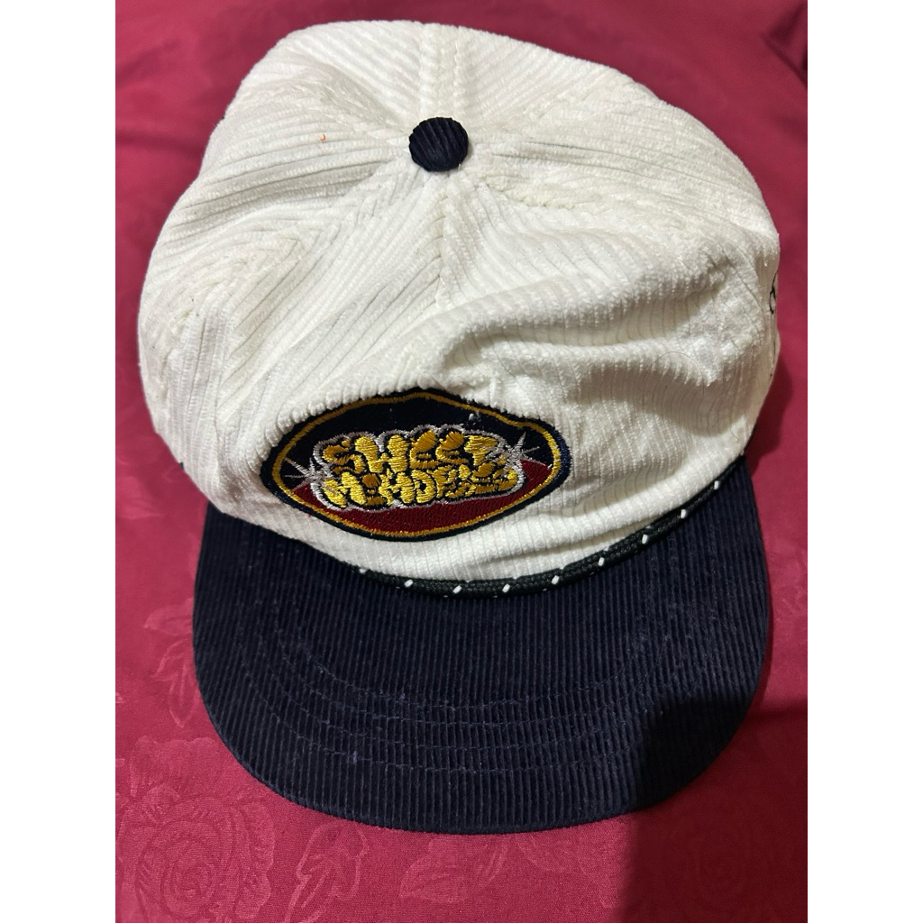 Topi Corduroy Hitam Putih