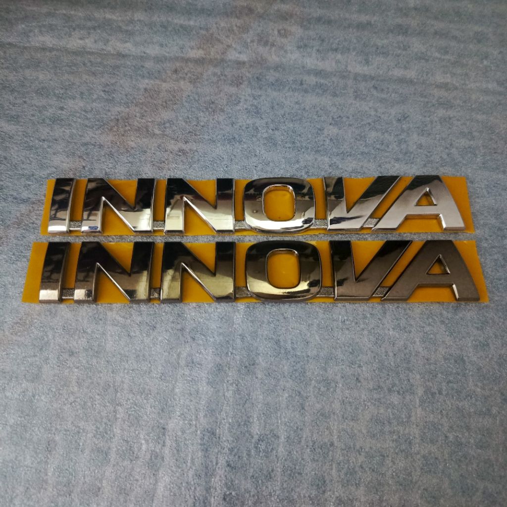 Emblem tulisan innova bagasi innova reborn crome/black crome Car