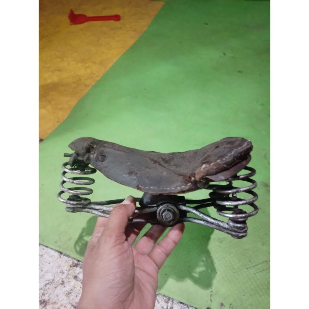 Sadel kulit asli sepeda onthel wanita