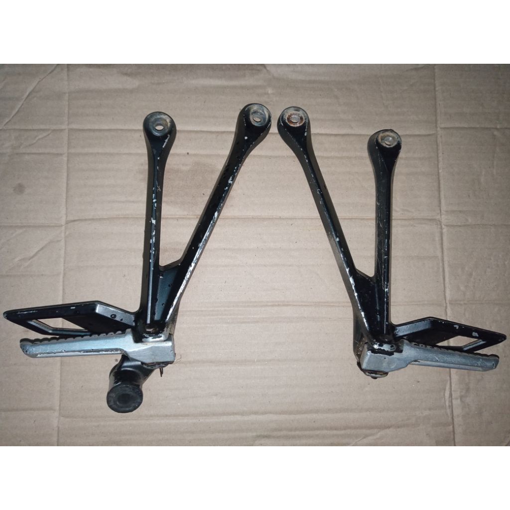 Postep footstep pijakan kaki belakang CBR 150R FACELIFT LED original copotan