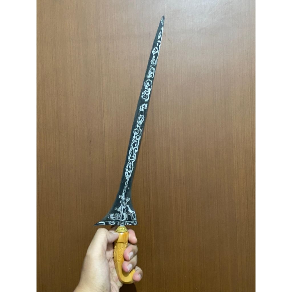 Keris Jalak nguwuh pamor melati sinebar