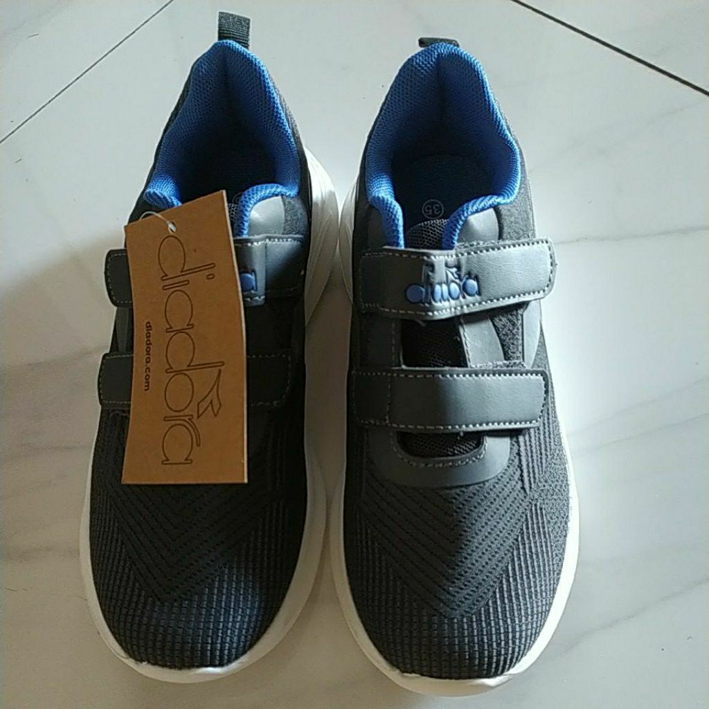 sepatu anak Diadora