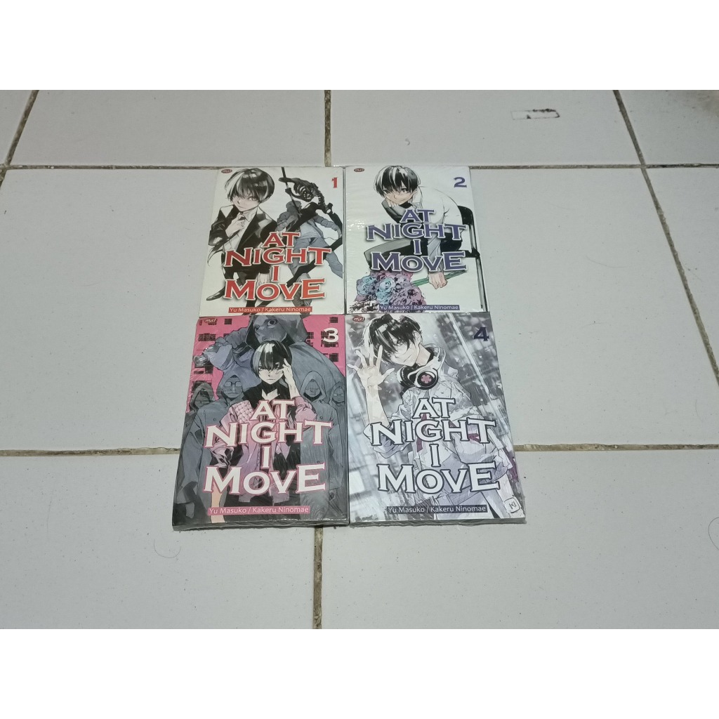 Set komik At Night I Move segel