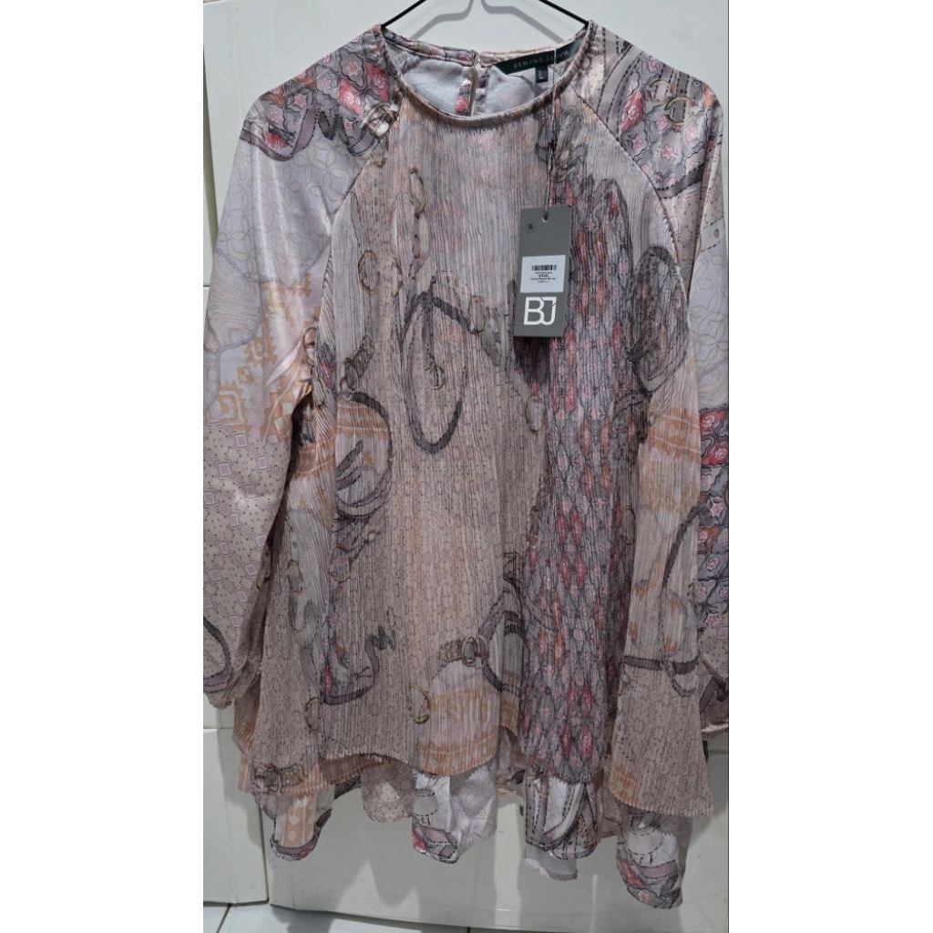 Festive Pleated Blouse Cream Size L by Benang Jarum