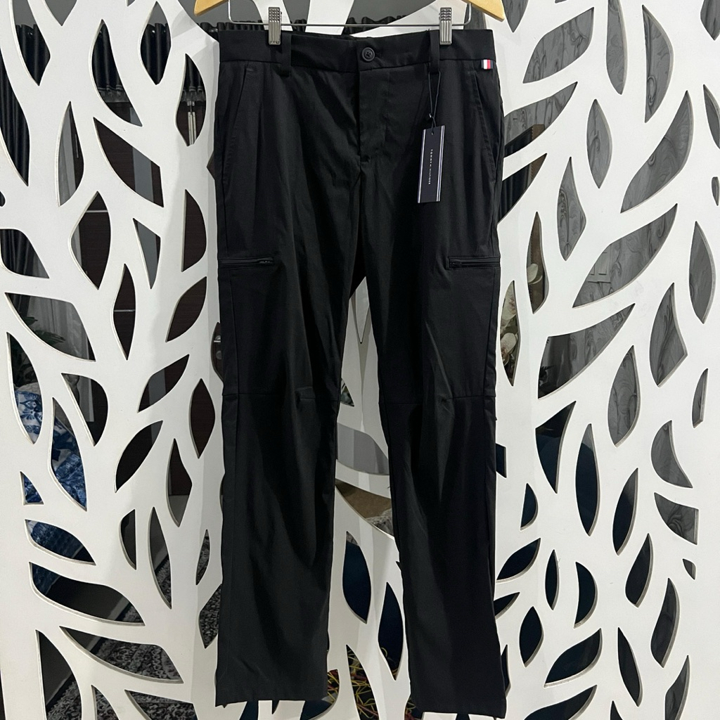 [Team Issued/BNWT/Size 34/36] Celana Mechanics Mercedes AMG Petronas F1 Team Issue