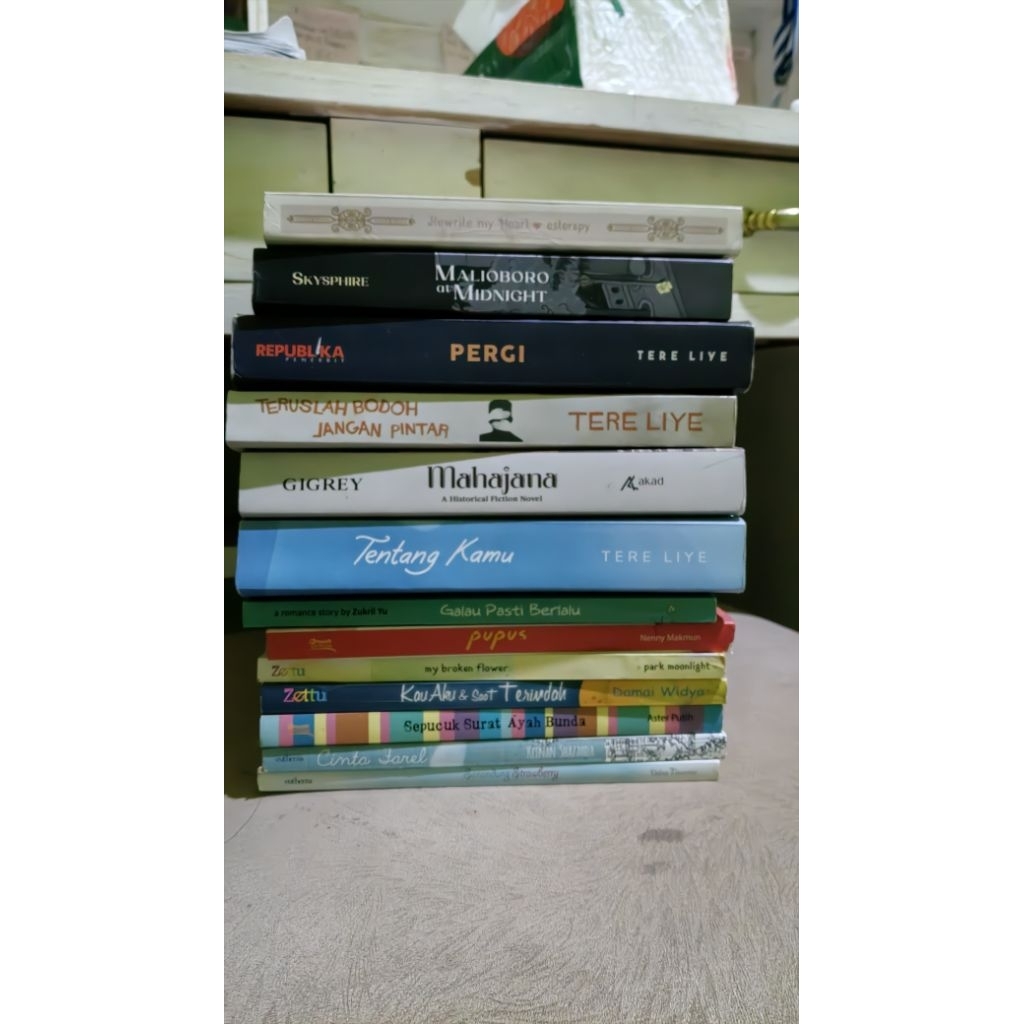 Preloved Novel Tereliye Pergi, Tentang kamu, Mada, Mahajana, Teruslah bodoh jangan pintar, Malioboro