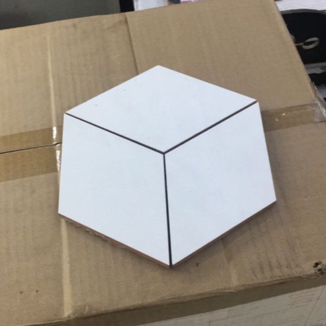 Keramik 3D Hexagon Putih M3D10-CB 17x19 Merk ELLA GRESS – Motif Dimensi / Lantai & Dinding