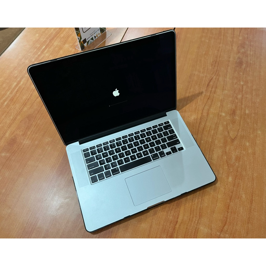 Macbook pro 2015 15inch RAM 16GB/SSD 1TB