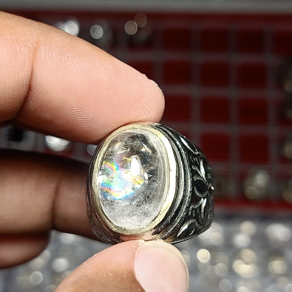 CINCIN PRIA BERMATA BATU KECUBUNG AIR PELANGI KALIMANTAN ( NATURAL QUARTZ, RING ALPAKA SIZE 9 )