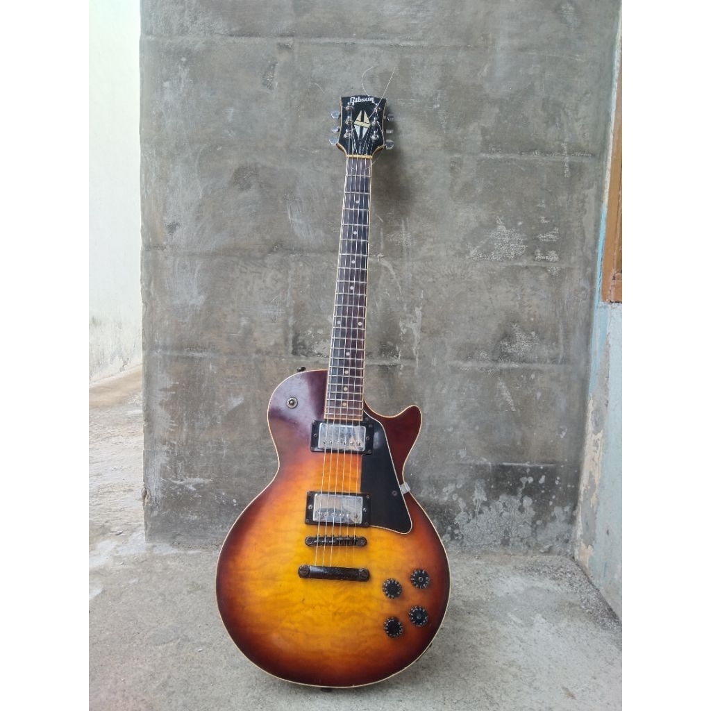 gitar listrik merek Gibson les Paul