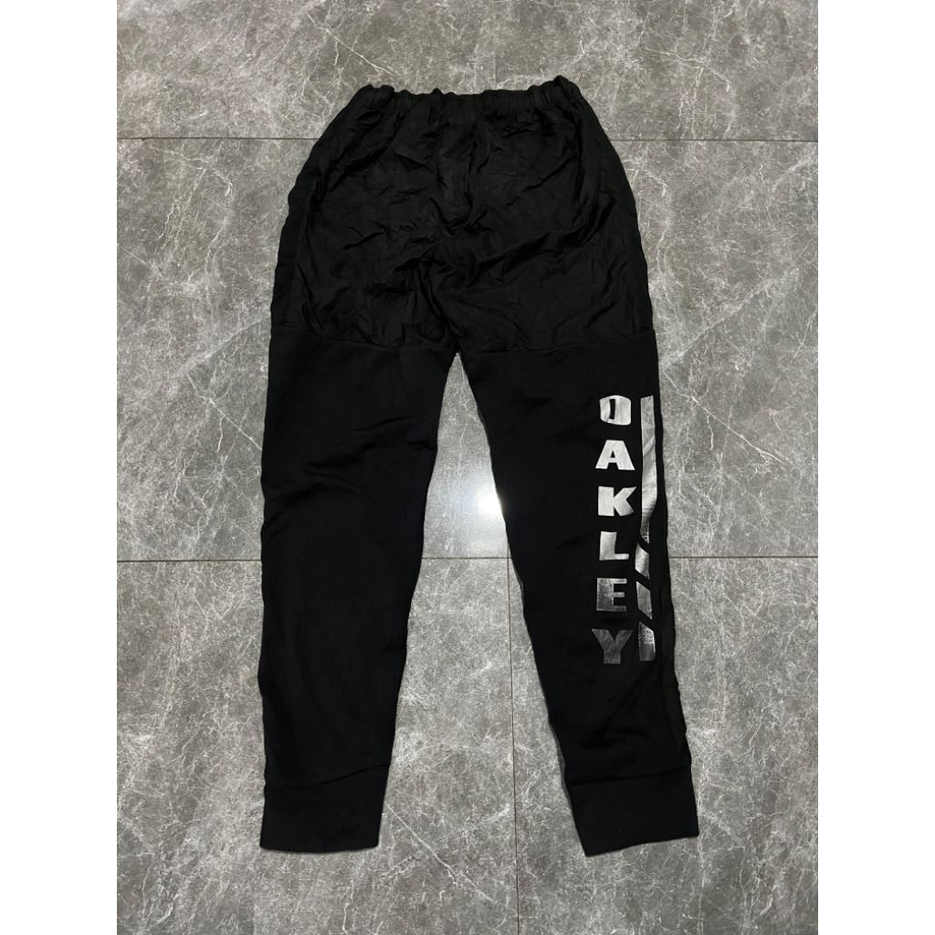 Celana Panjang Oakley