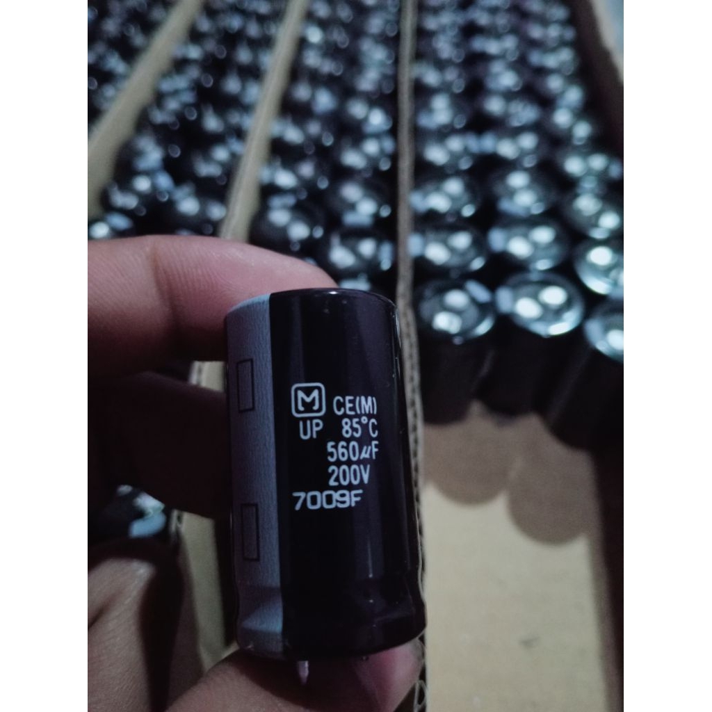 Elko 200V 560UF tinggi 4cm bulat 2cm