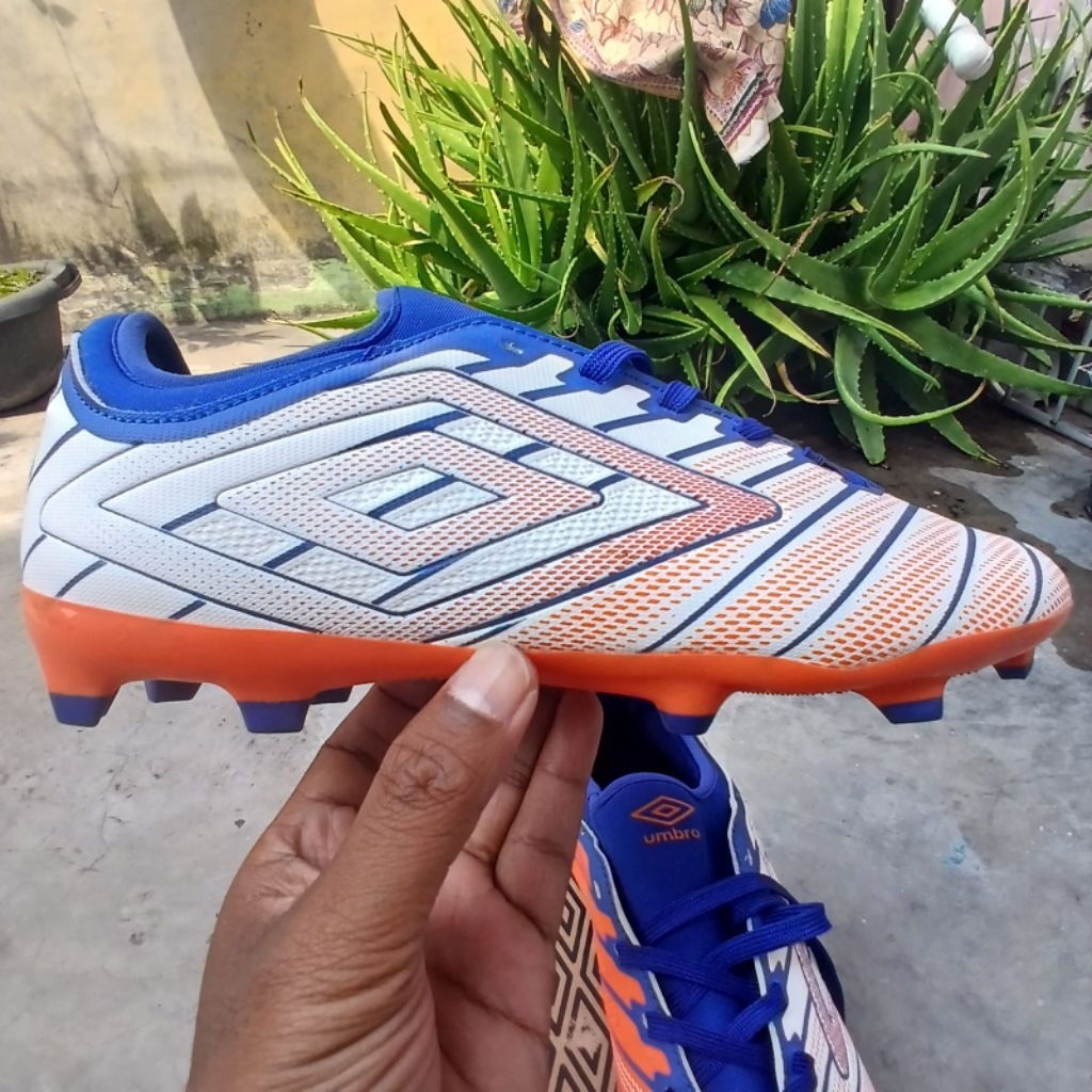 Sepatu Bola Umbro Velocita Elixir Club Fg
