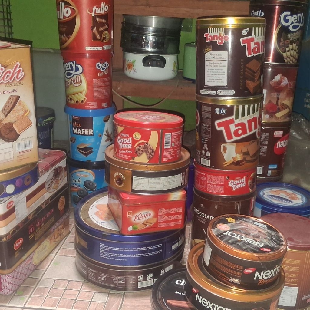 Kaleng Bekas Biskuit