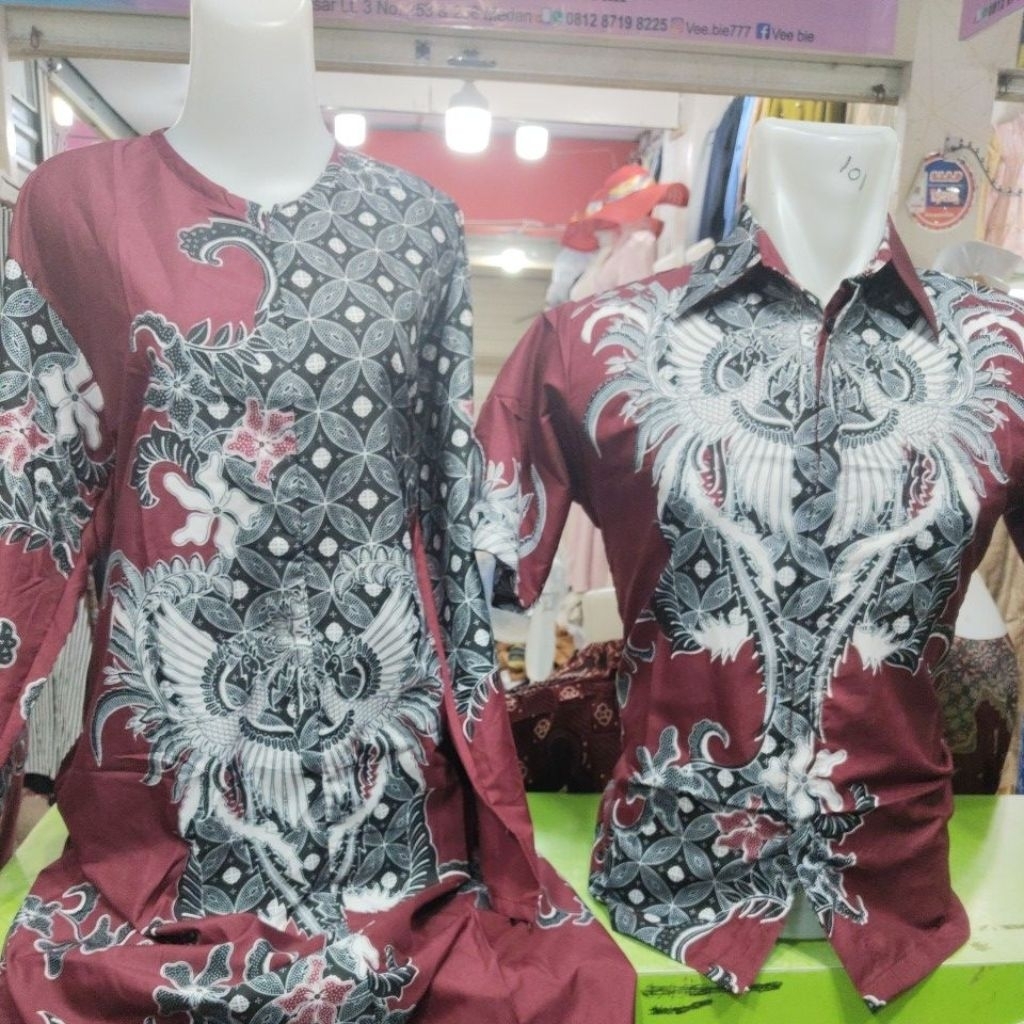 couple batik merah