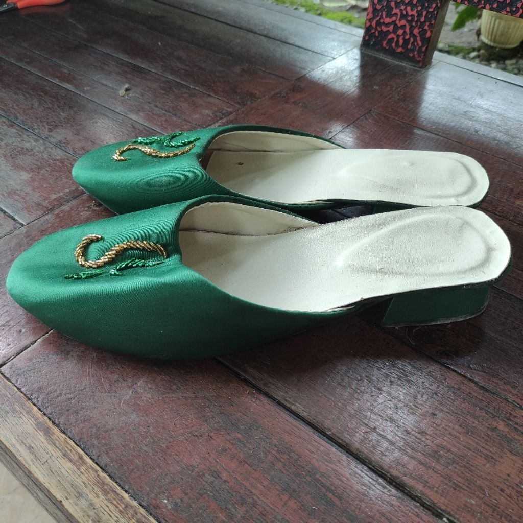 Sandal selop pengantin pria hijau