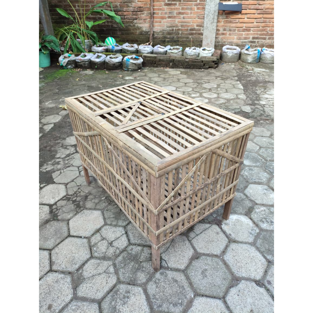 Box Anakan Ayam Bambu | Rakitan Praktis, Bahan Bambu Tebal, Warna Natural, Ukuran Sedang & Besar