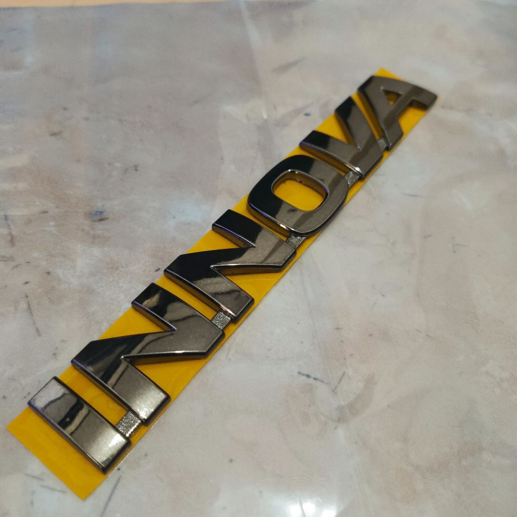 Emblem tulisan innova original innova reborn black chrome car