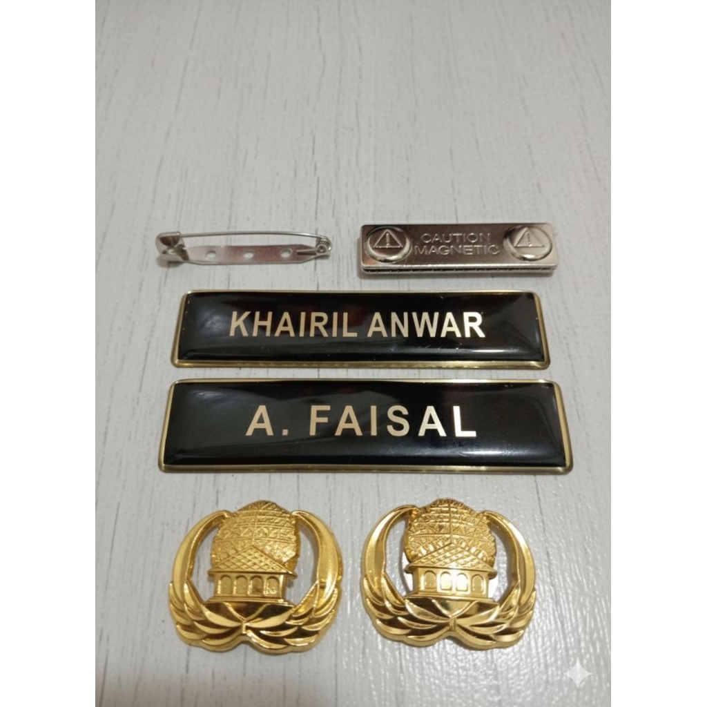 papan nama Kuningan satu set pin korpri/nama dada + pin korpri/papan nama Kuningan plus pin korpri/n