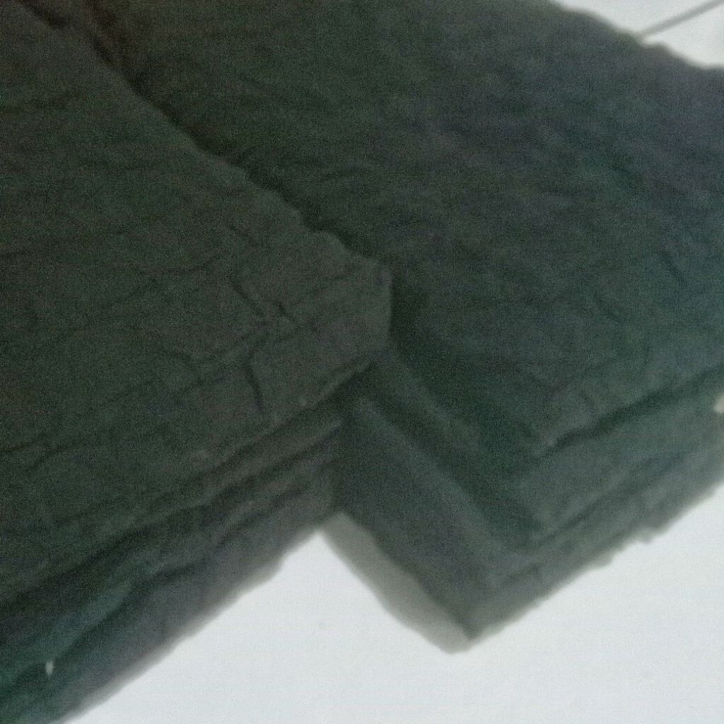 kain crinkle uniqlo potongan warna hitam