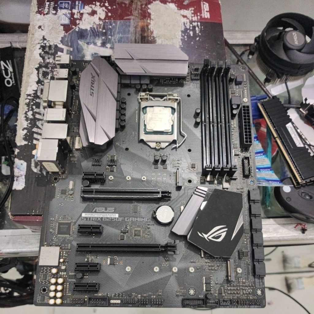 mainboard Asus strix b250 f gaming ddr4 + procsesor core i5 7400 gen7