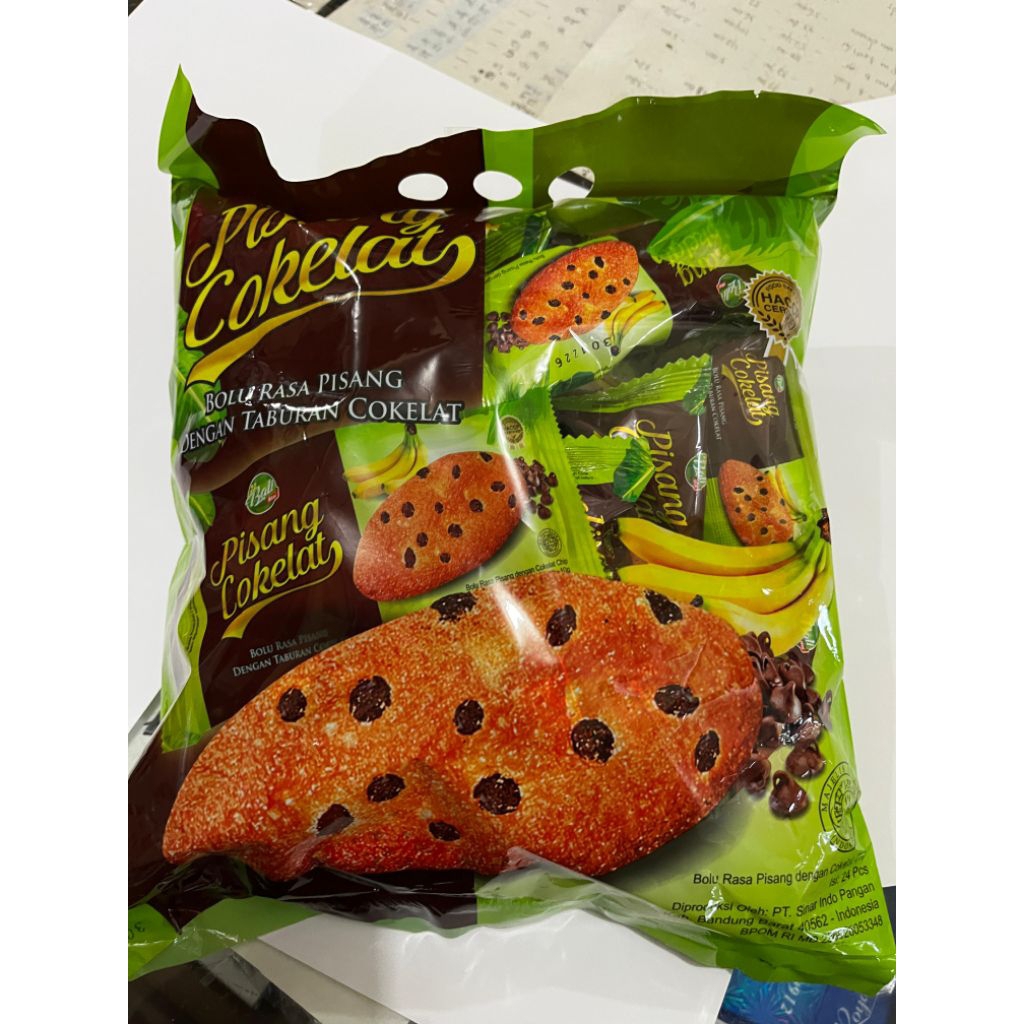 Pisang coklat, Bolu rasa pisang, 1 pak isi 24 pcs.