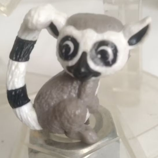 Mini Lemur Kinder Surprise
