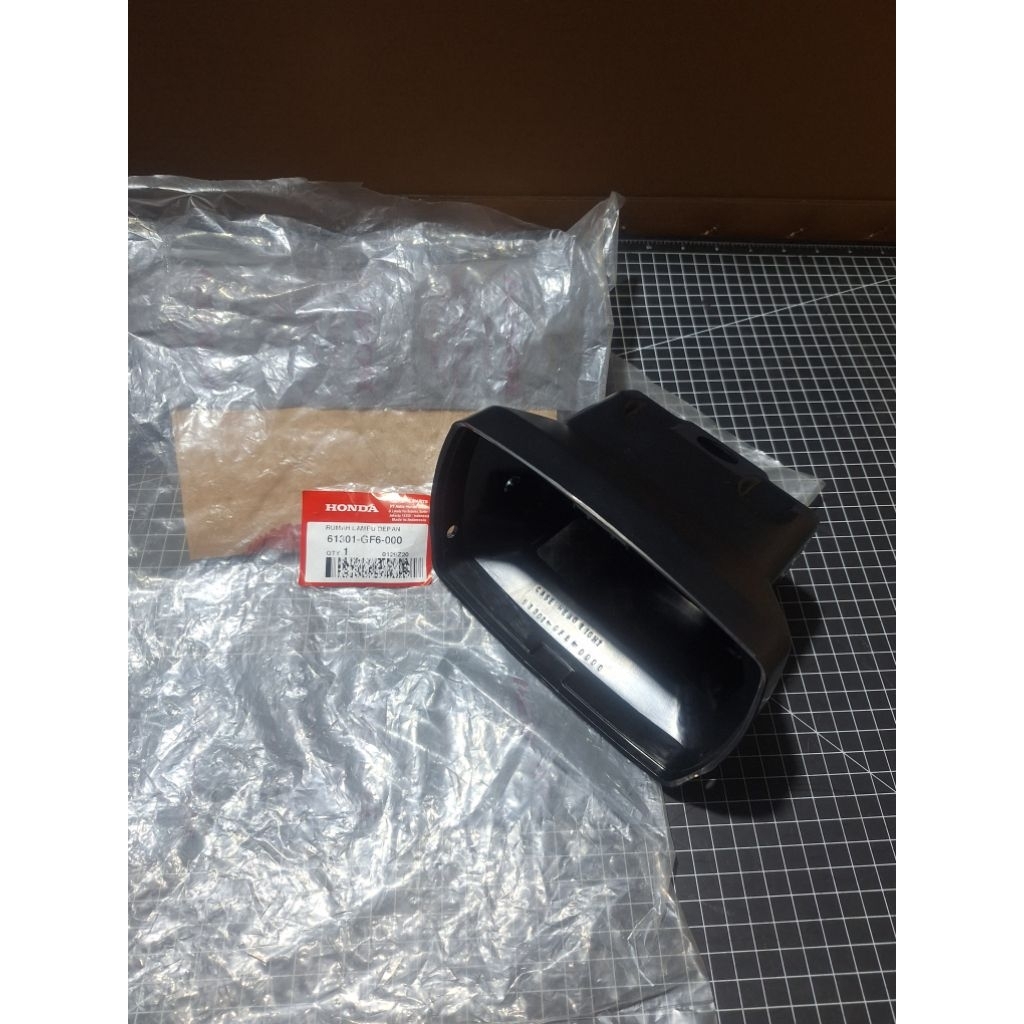 cover headlight batok lampu depan honda win 100 win100 tua original ahm honda 61301-GF6-000