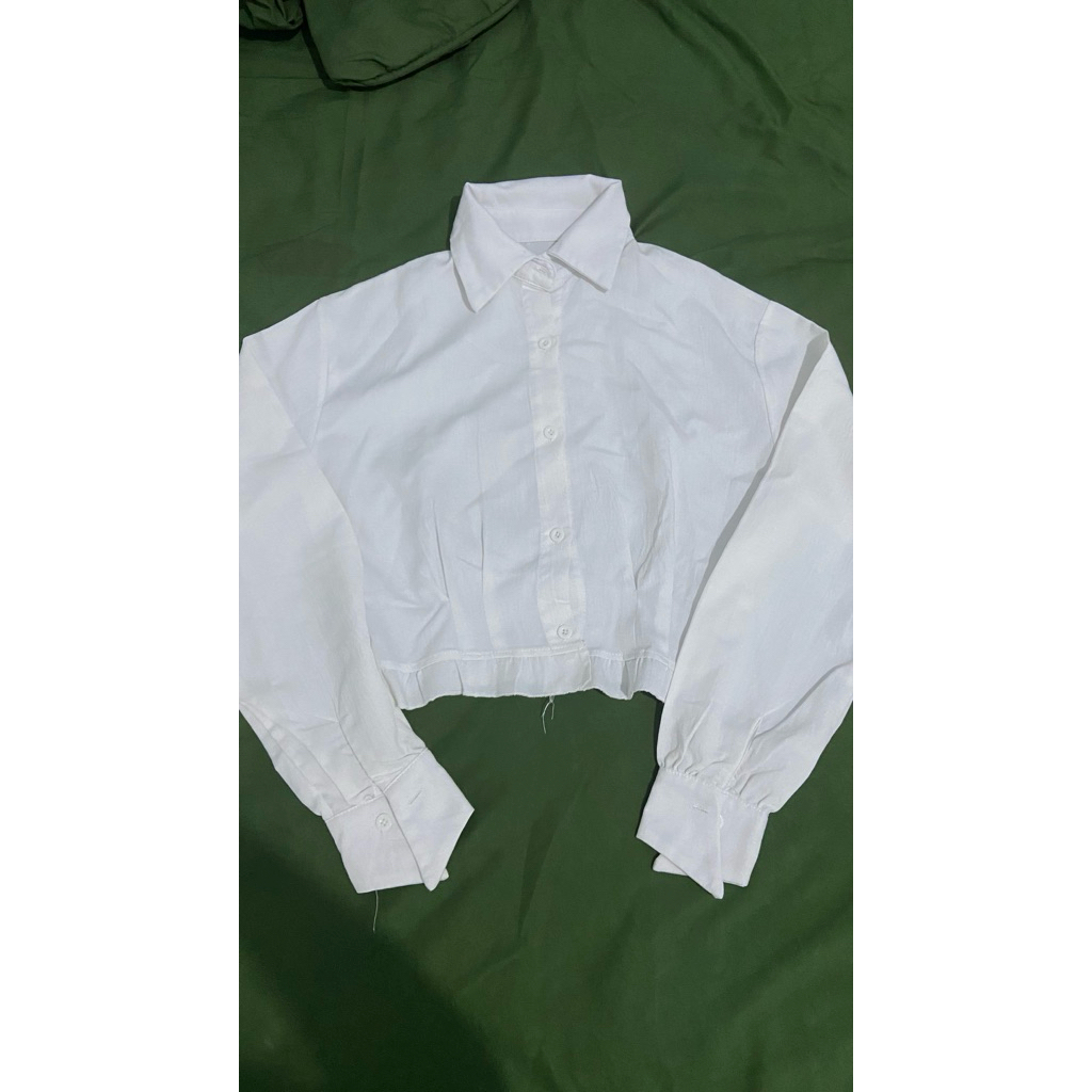kemeja crop putih