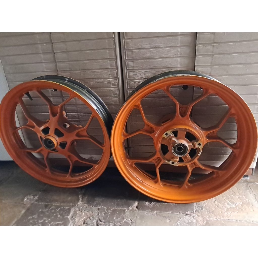 Velg r25 r 25 mt25 mt 25 yamaha pelek racing palang original ori copotan standar kelengkapan seperti