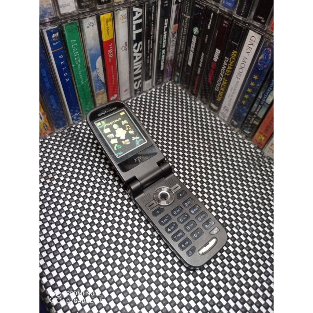 Hp Jadul Sony Ericsson Z550i All Operator