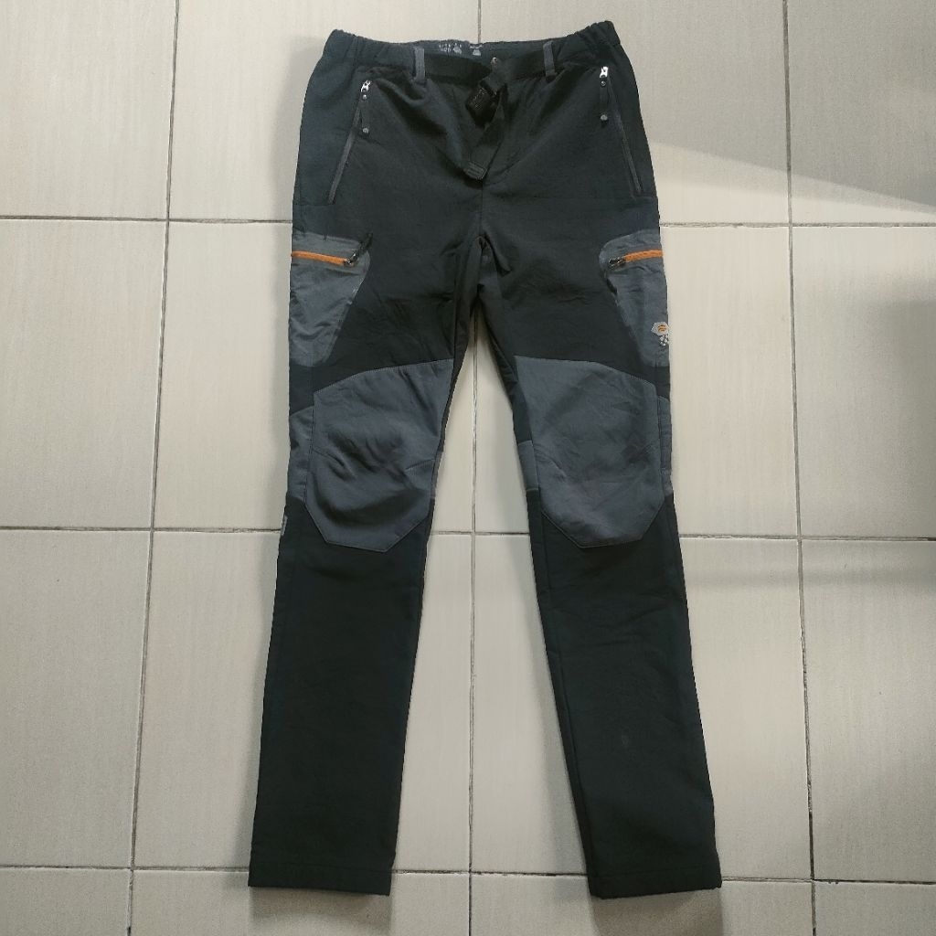 Mountain hardwear celana gunung softshell size 29-32