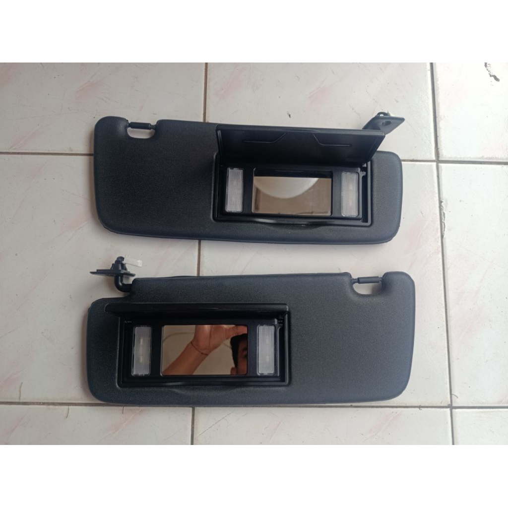 Sun visor kaca Sun visor lampu mobil Toyota Avanza Veloz Hitam Original