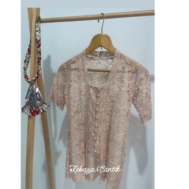 1 set Kebaya Brokat & Rok Batik preloved