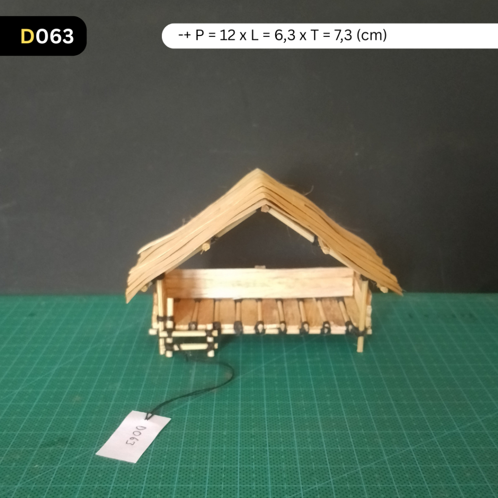 D063  - Muniatur Rumah / saung / gubuk kayu bambu.prakarya kerajinan aksesoris diorama