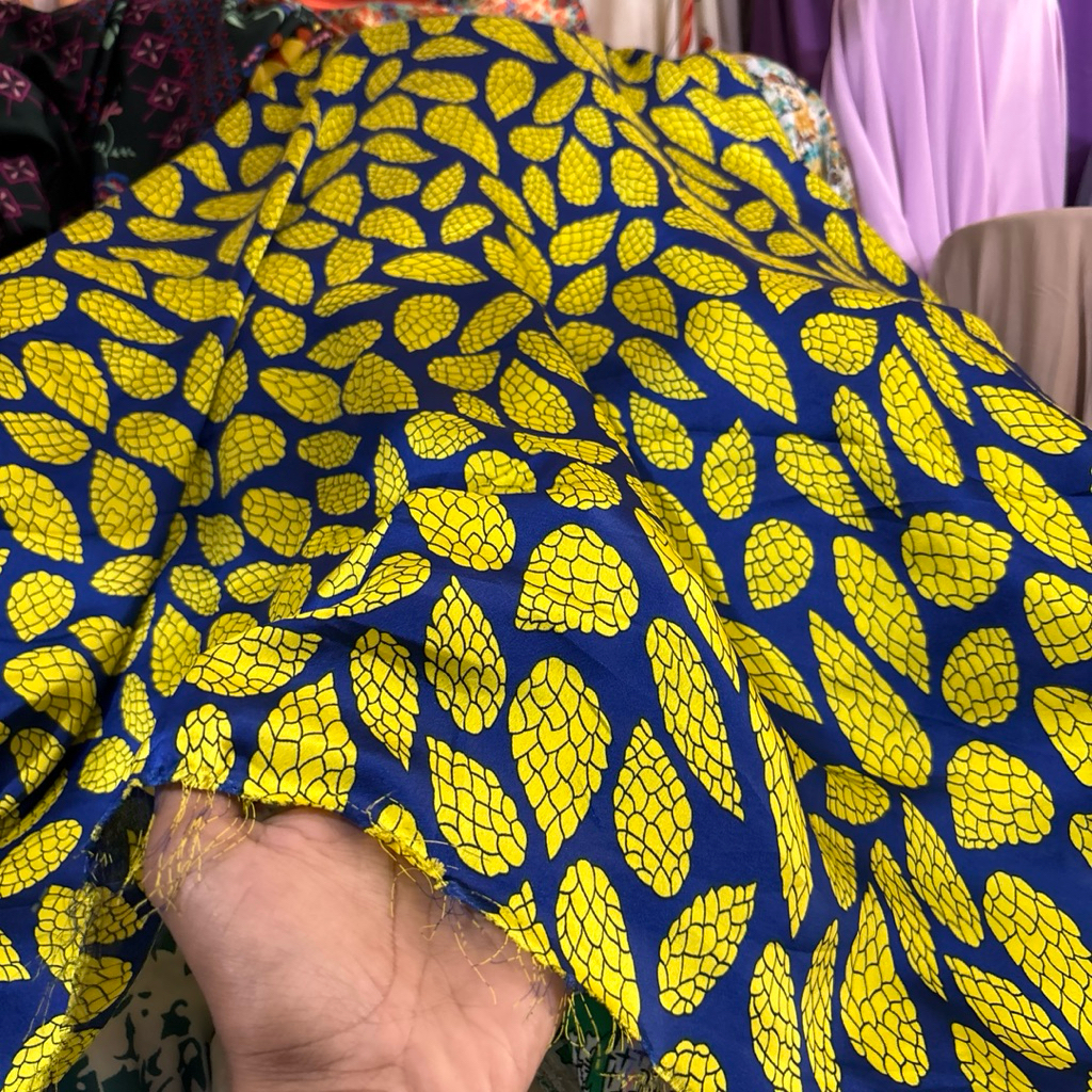 Bahan Kain Satin Silk Motif Leaf Modern Luxury - Kain Meteran High Quality untuk Tunik, Rok Lilit & 