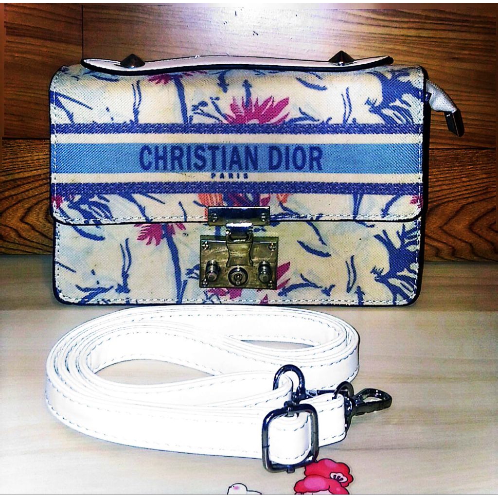 Preloved CD Tas Wanita/ Sling Bag/ Hand Bag Motif Bunga