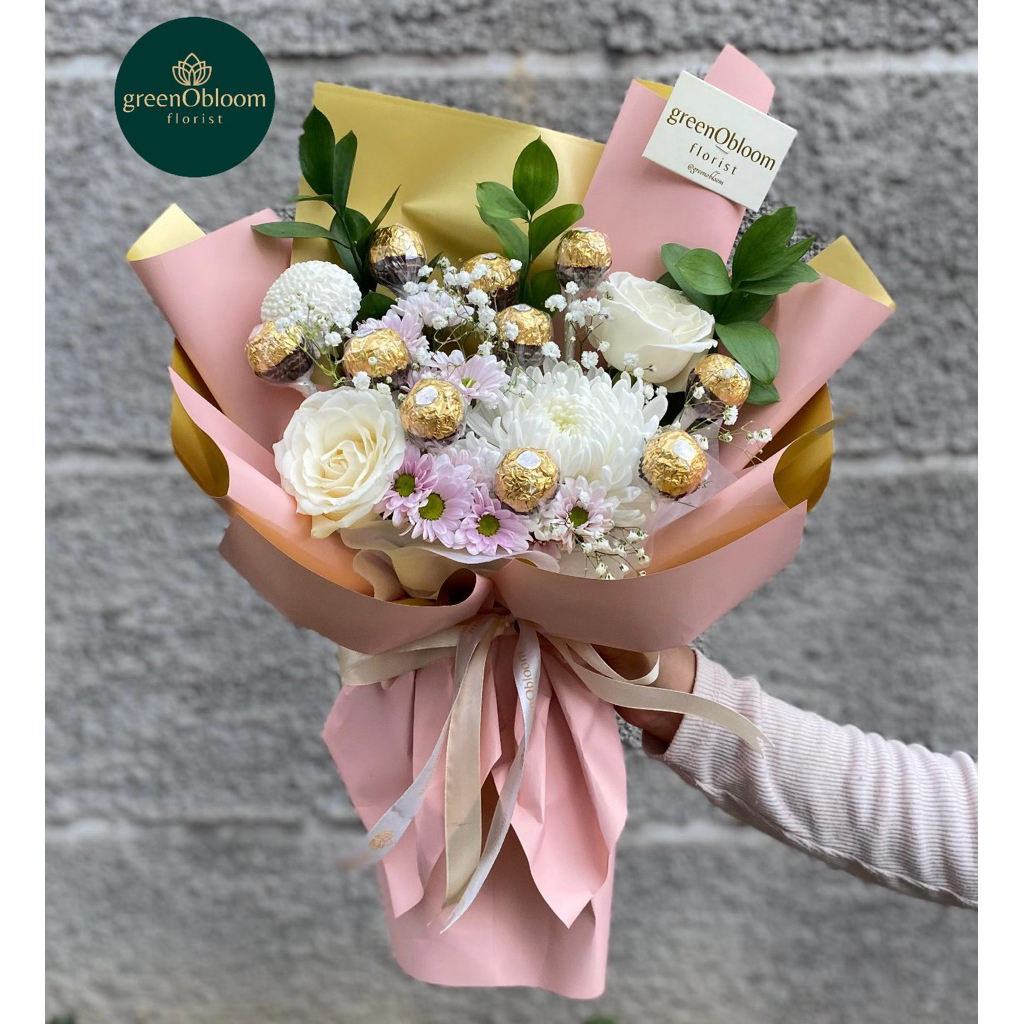 Buket Ferrero Rocher Bunga Baby Breath dan Aneka Bunga Hidup