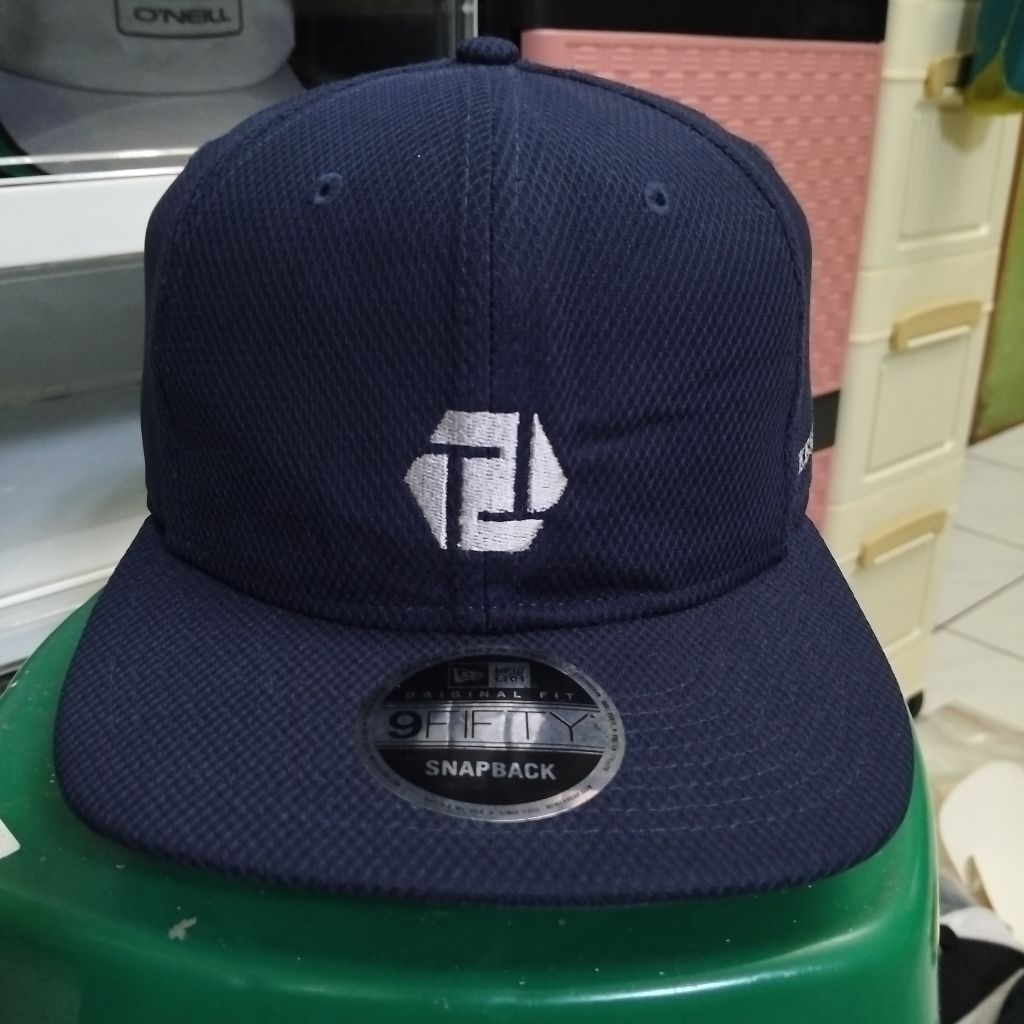 topi snapback new era