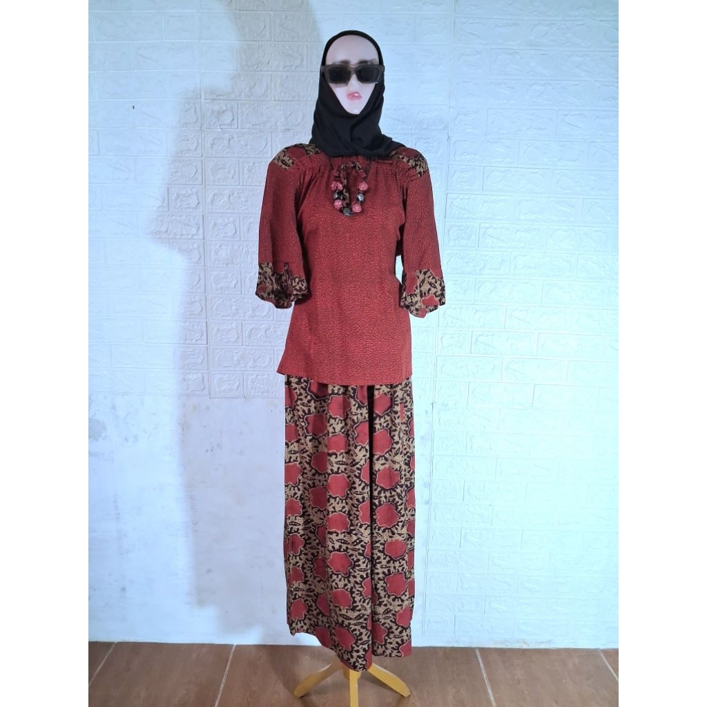 Setelan Baju Merah Polos & Celana Palazo Batik | Setelan Tunik Wanita Lengan ¾ - Kondangan Set