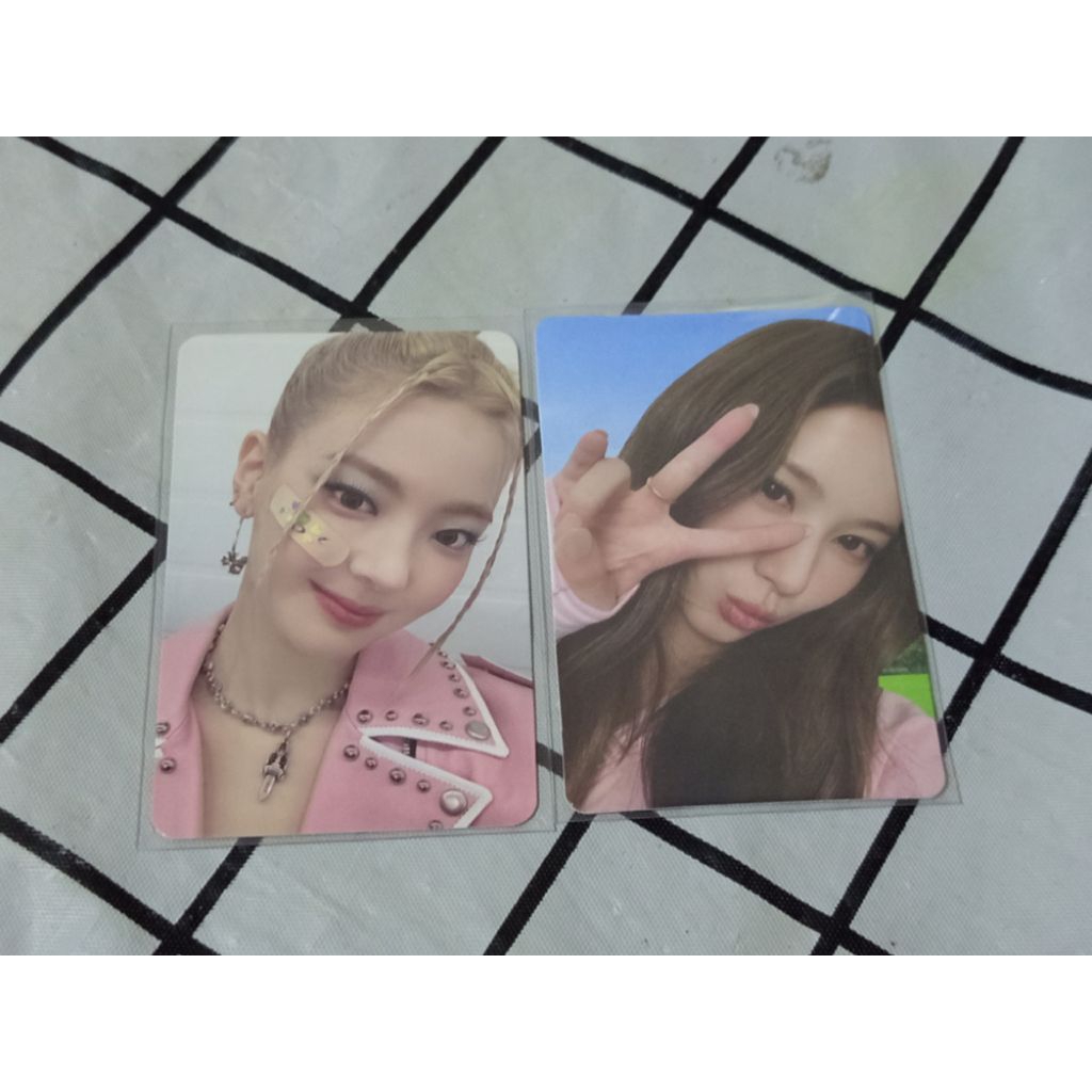 pc official sana twice , lia itzy