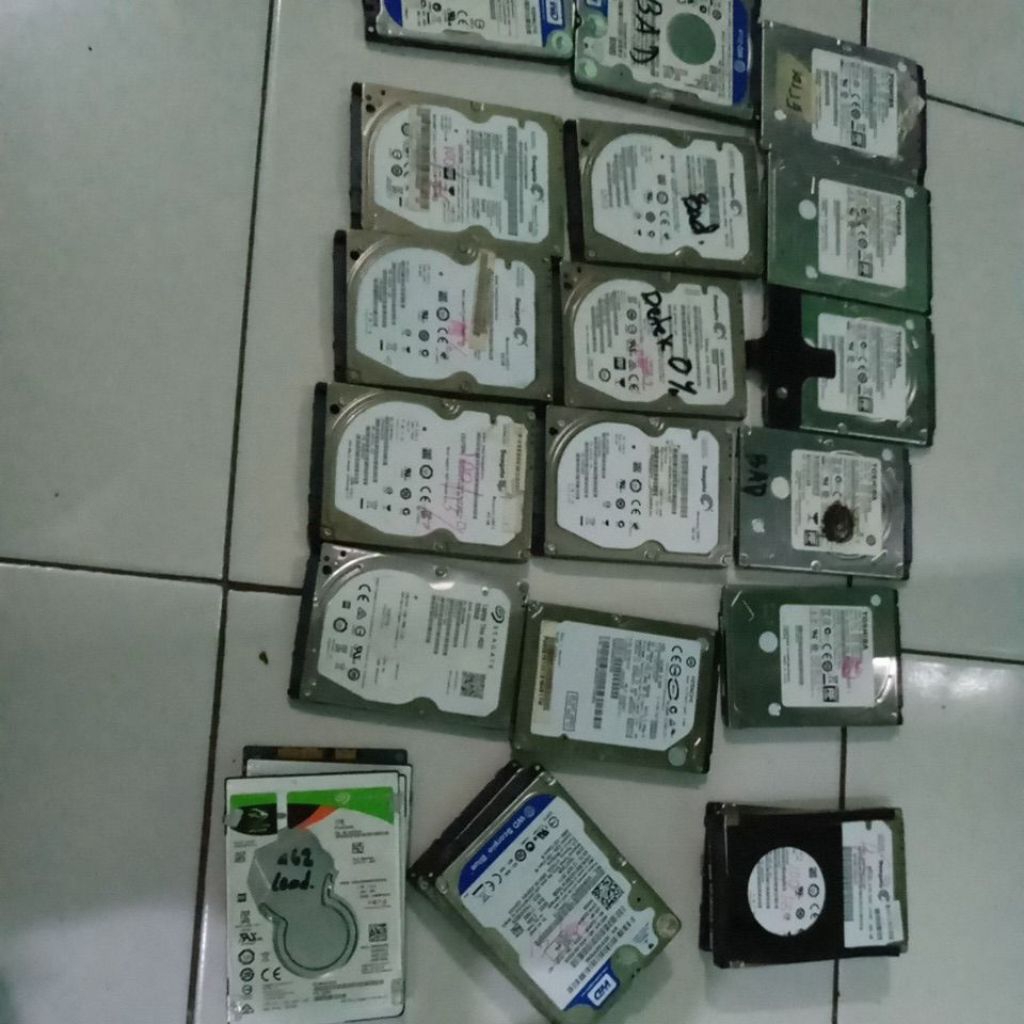 hardisk rusak buat bahan  servis