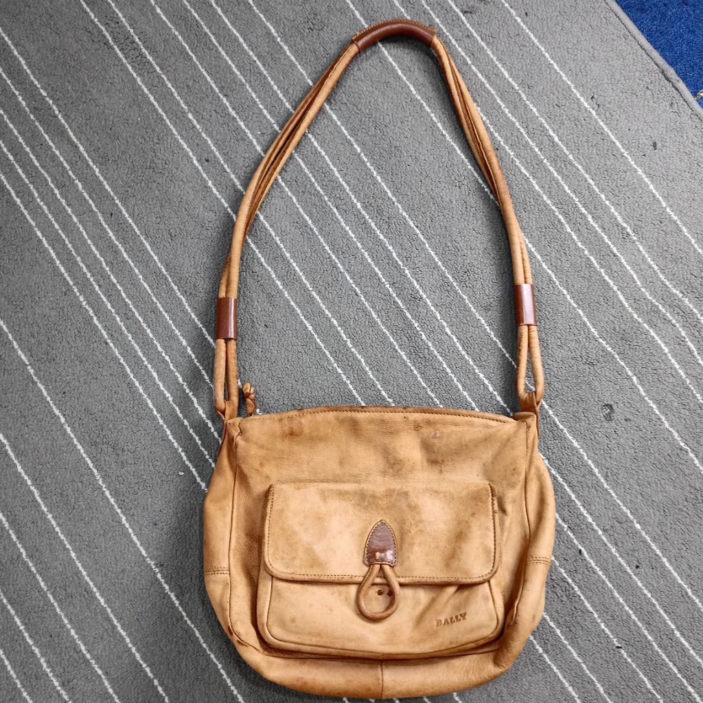 Tas Selempang Vintage Bally