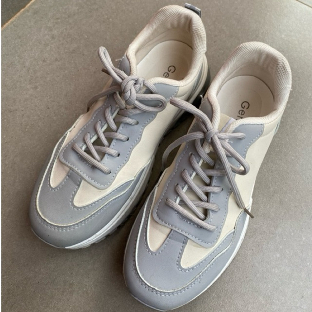 Genny Sneakers Sepatu Wanita ukuran 38