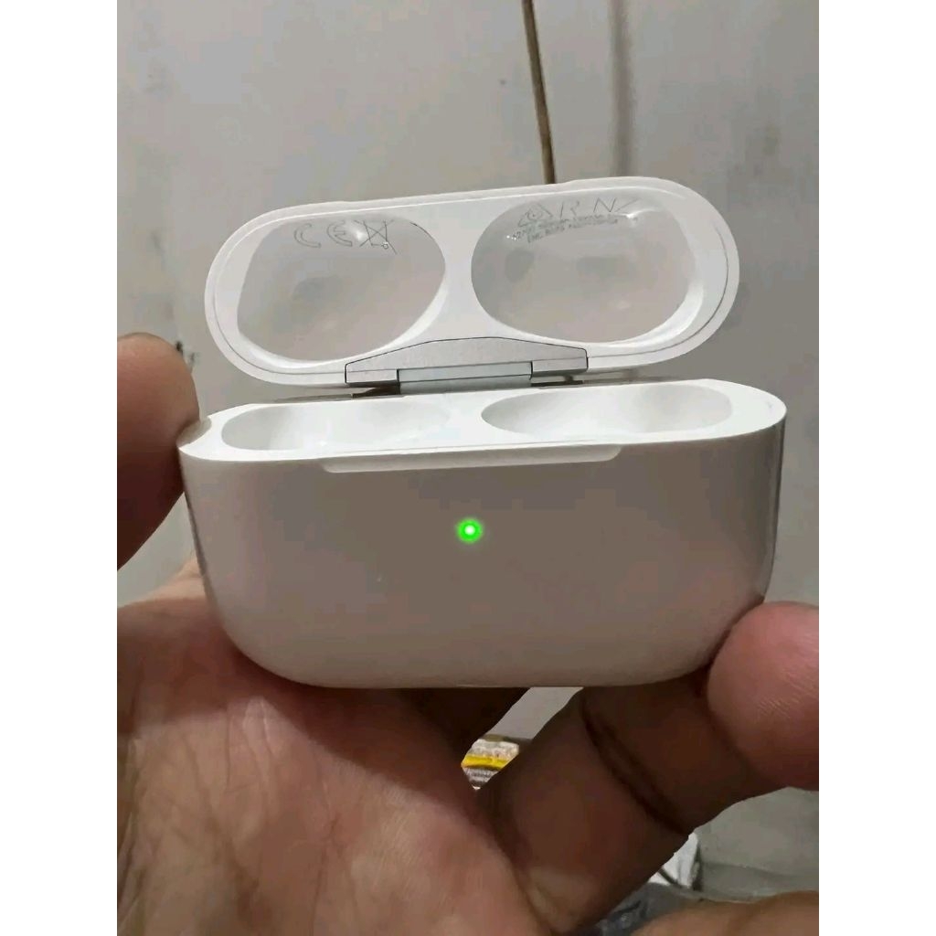 Apple A2700 Charging Case Original Bekas Airpods Pro Gen 2 Lighting G9F4962NWC