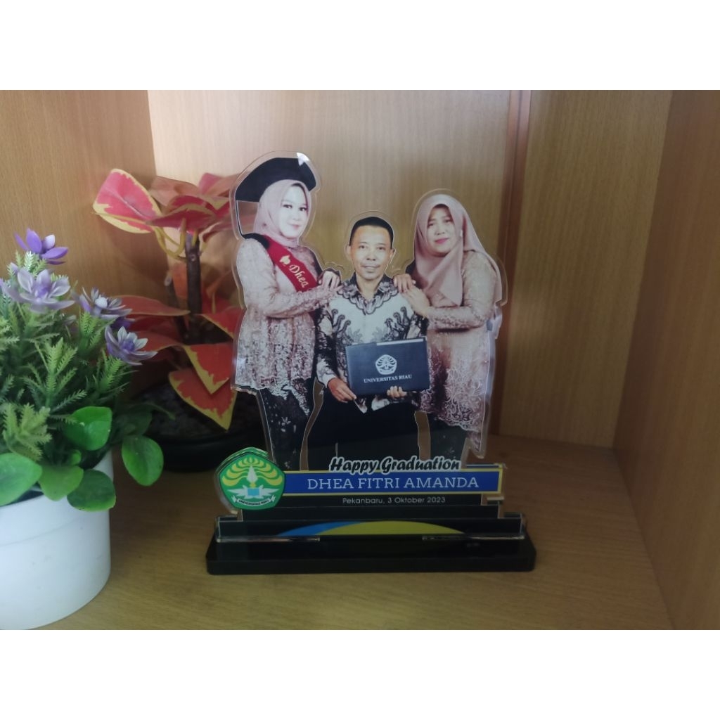 kado wisuda akrilik / pajangan foto wisuda /foto custom